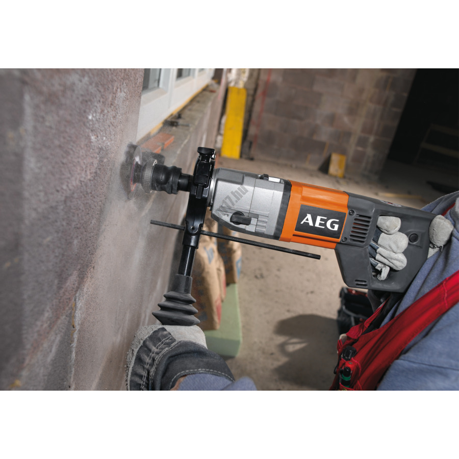 AEG gyémántfúró, pótfogantyúval, szerszámkofferben, 1500 W | DB 1500-2 E (4935412475) AEG gyémántfúró, pótfogantyúval, szerszámkofferben, 1500 W | DB 1500-2 E (4935412475)